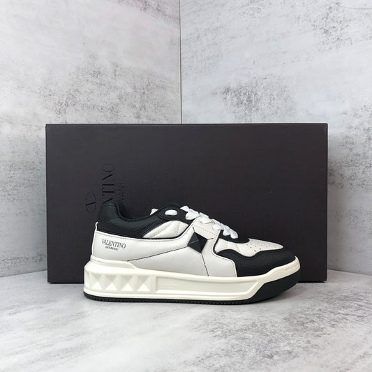 Valentino Garavani One Stud "White-Black"